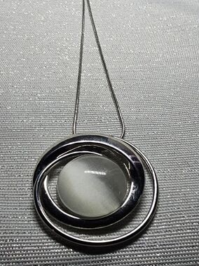 Modern Silver-tone Circle Pendant Necklace with Glass Cabochon